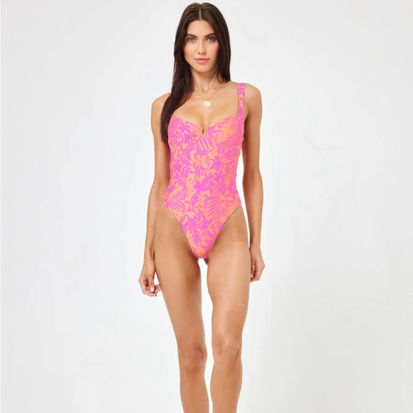 NWT Printed Kendal One Piece- path to paradise - size M - Picture 5 of 6